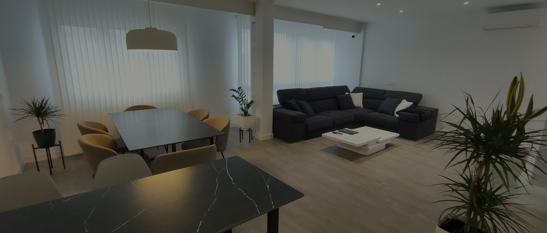 Amplioa salones con exquisira decoración